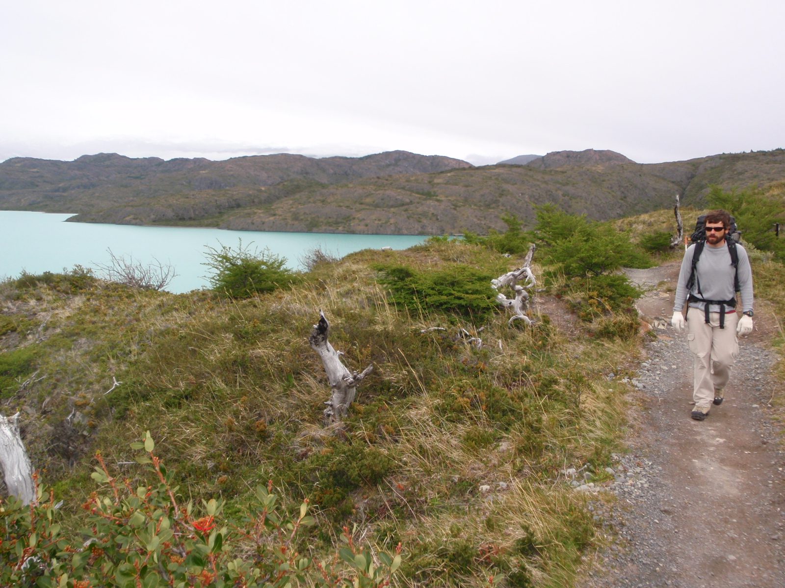 Jay hiking along Lago Nordenskjold.