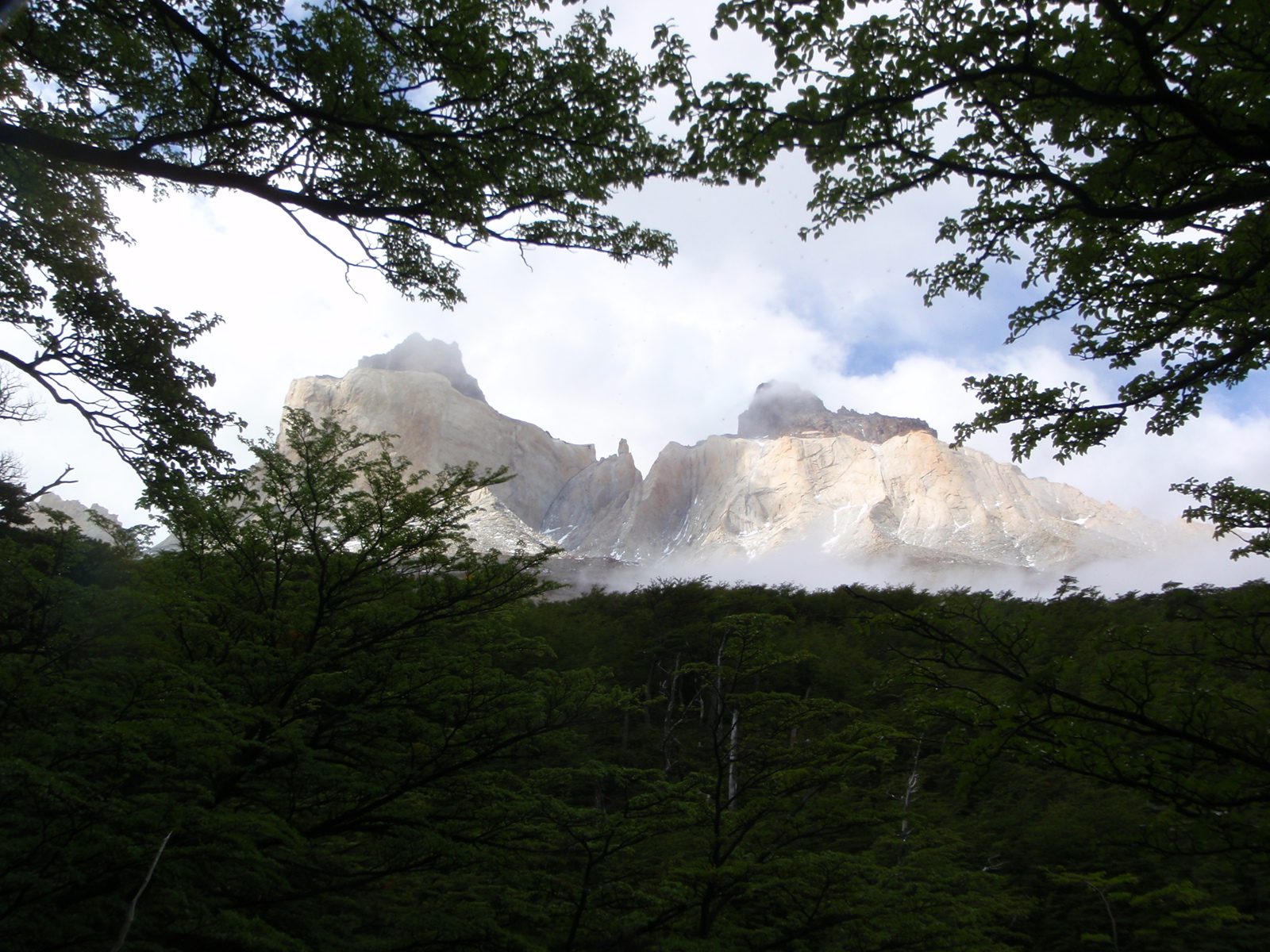 Getting our first views of some of the tall torres to the east of Valle Del Frances.