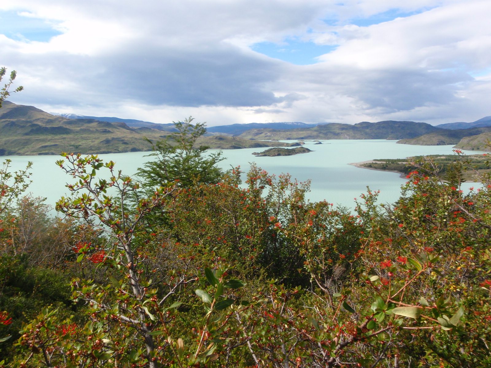 I absolutely adore this lake and cannot possibly show you too many pictures of it. Lago...