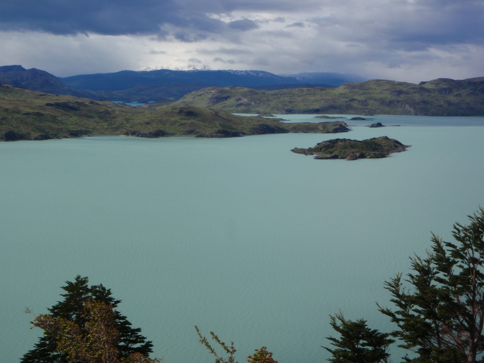 What a crazy lake and weather!