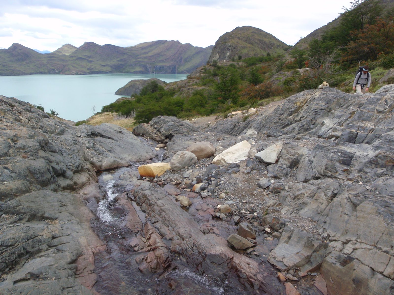A river rushes down a slickrock stream bed toward Lago Nordenskjold.