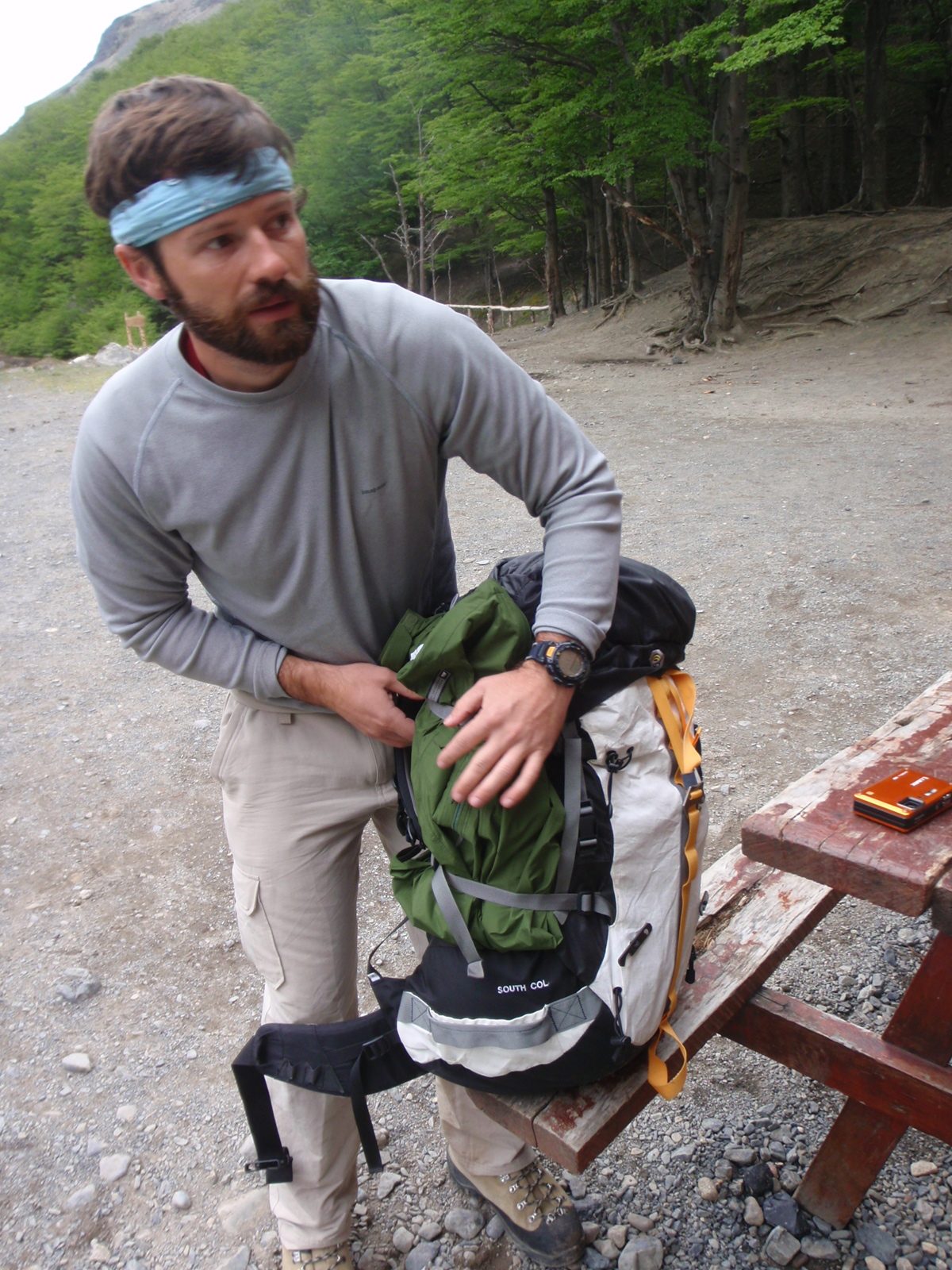 Taking a break to use the convenient indoor plumbing, and then back to our hike.