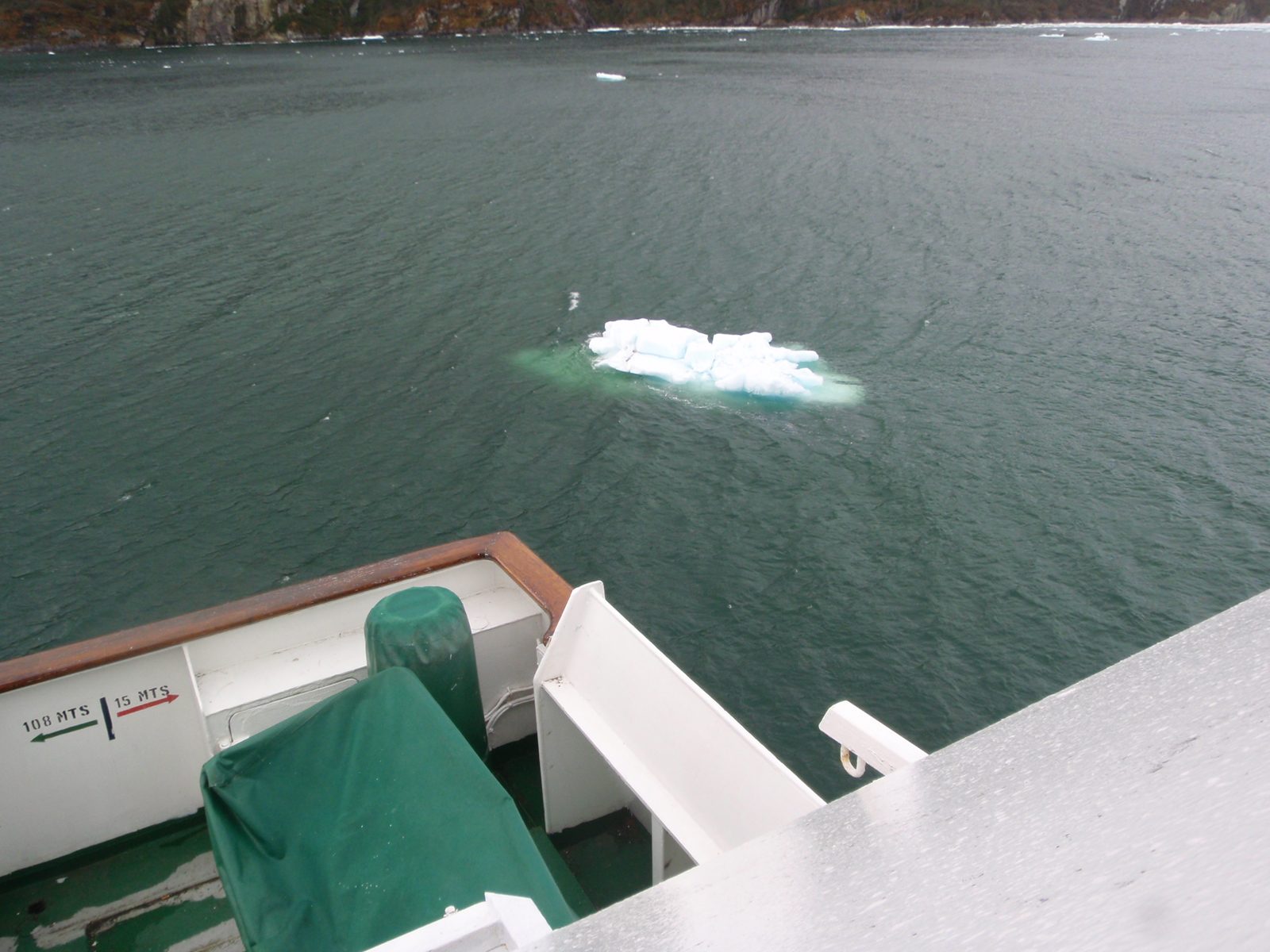 Closer to the glacier the icebergs get bigger.