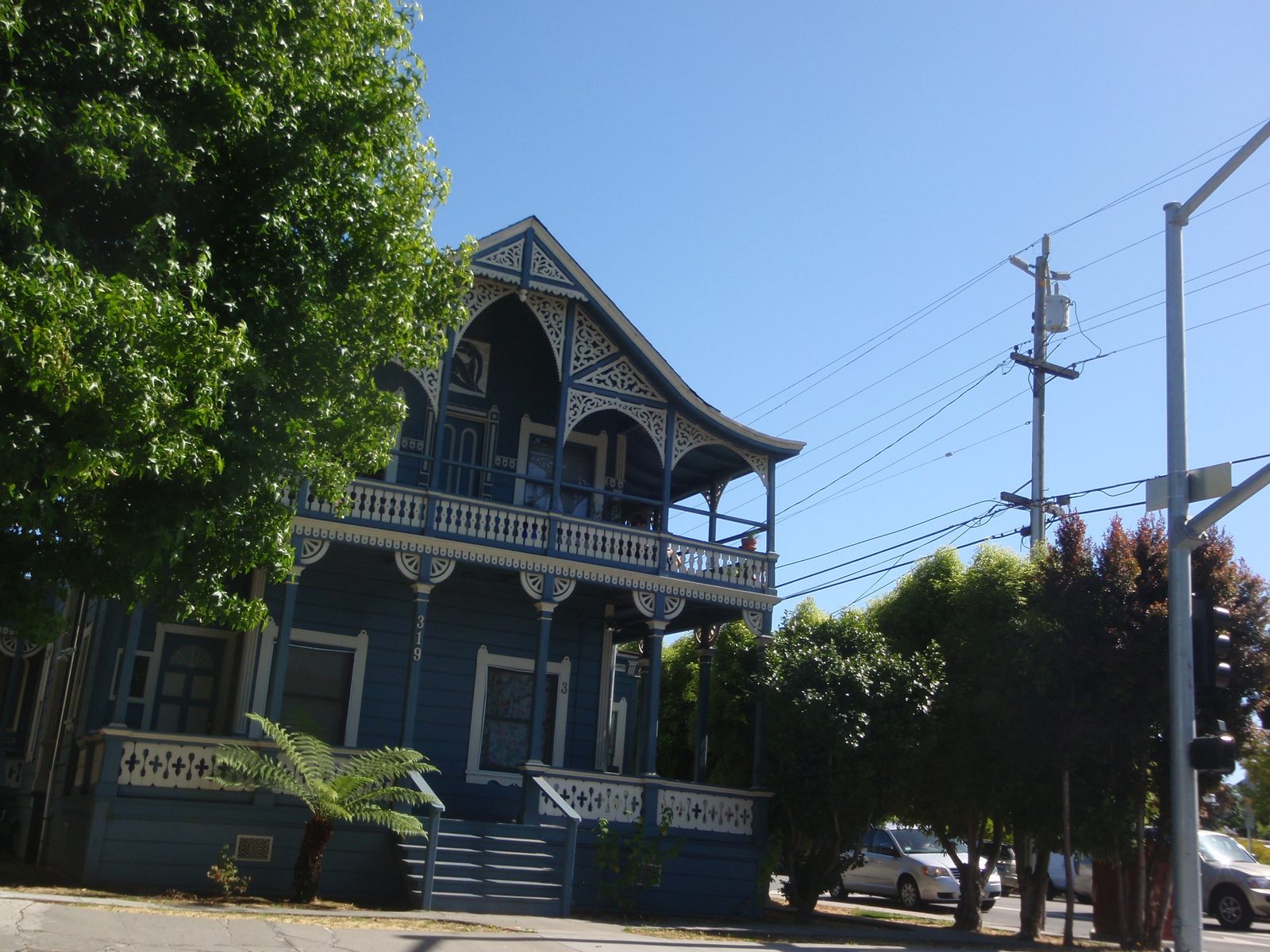 Santa Cruz had a surprising number of beautifully restored (and some not-so-restored) Victorian homes.