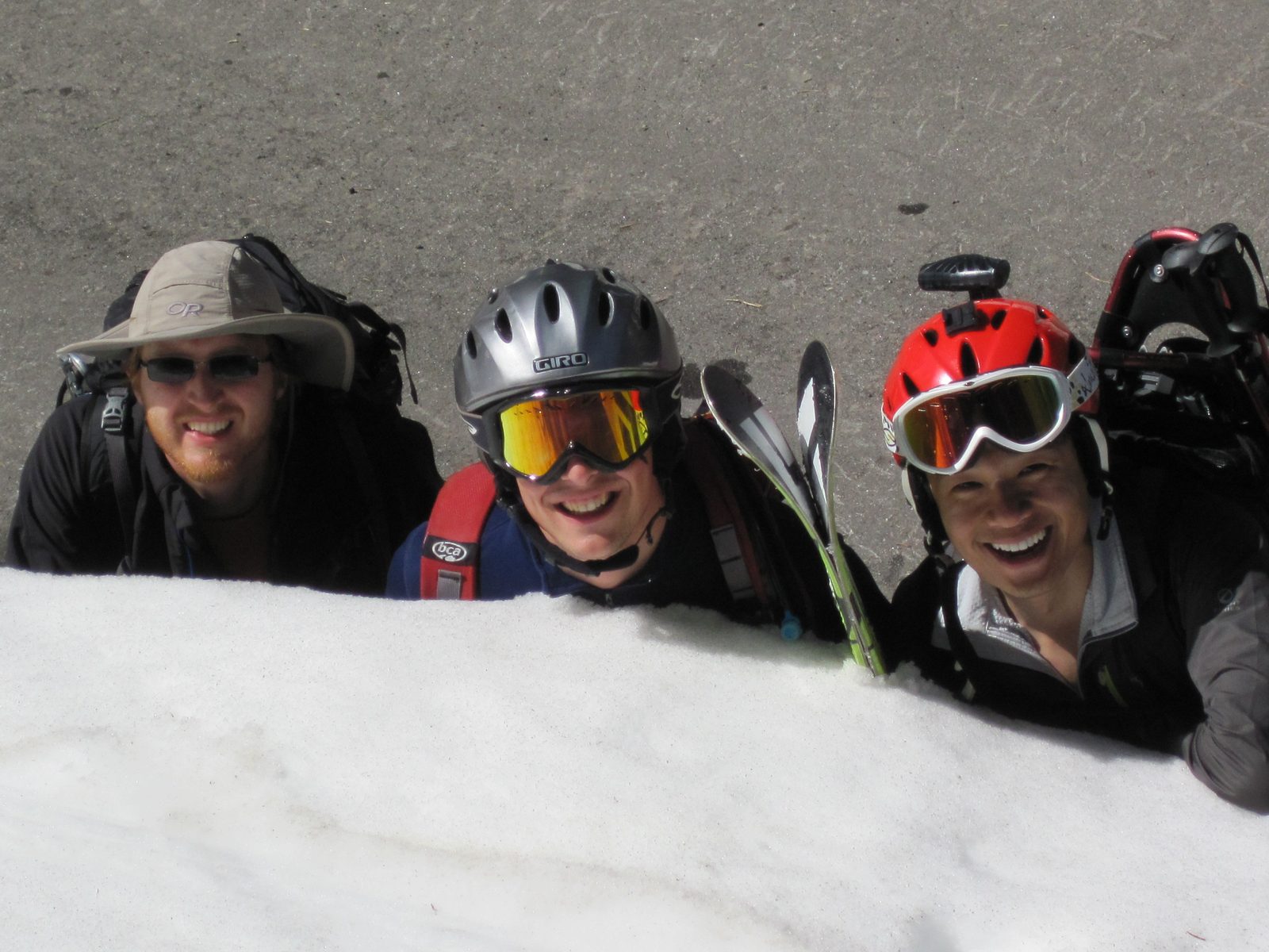Pete, Jon and Yang back at the Donner Lake trailhead. Still big snowbanks for May!