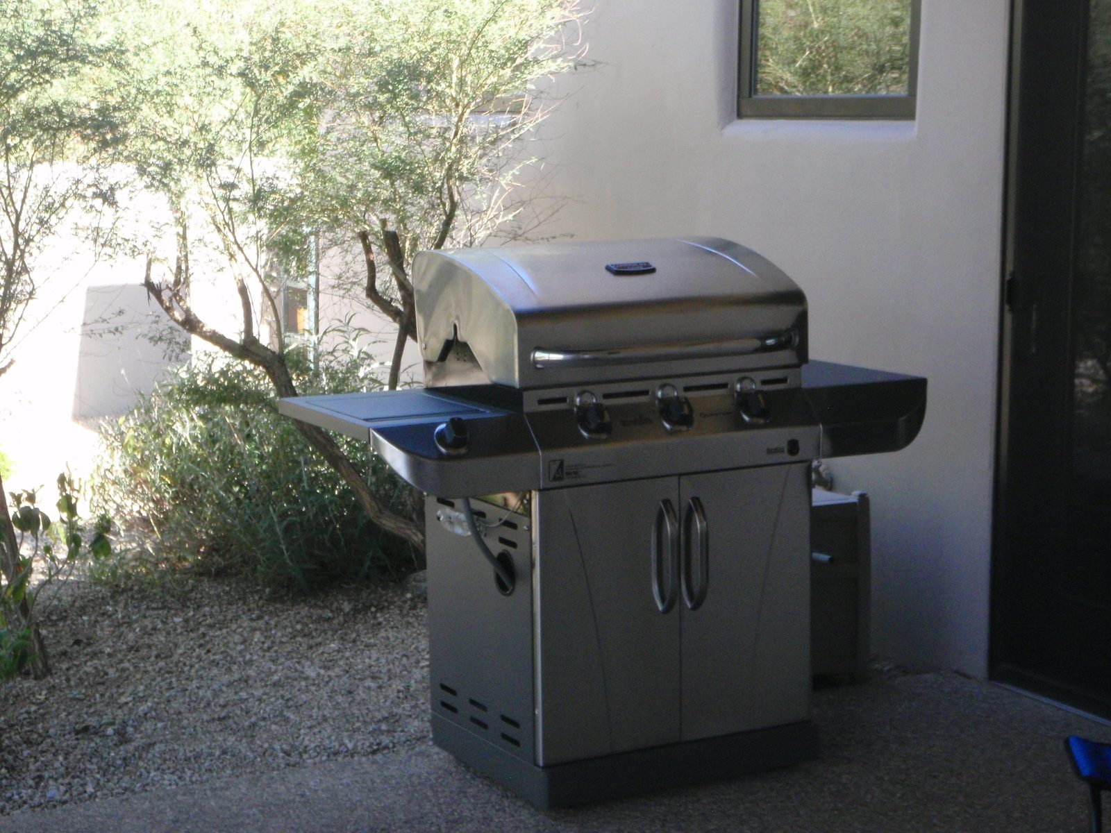 Here's a picture of the grill I helped install. Dad bought a natural gas conversion kit, so now...