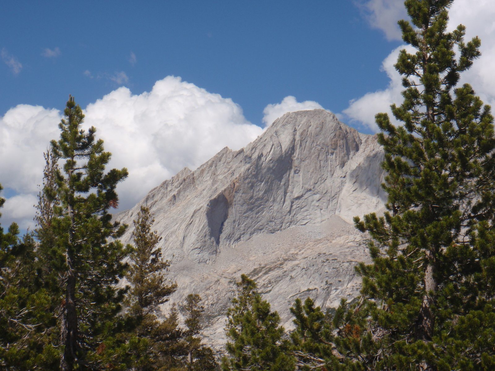 Finally a somewhat clear view of the southwest face of Conness (a 5.10c route runs right up the...