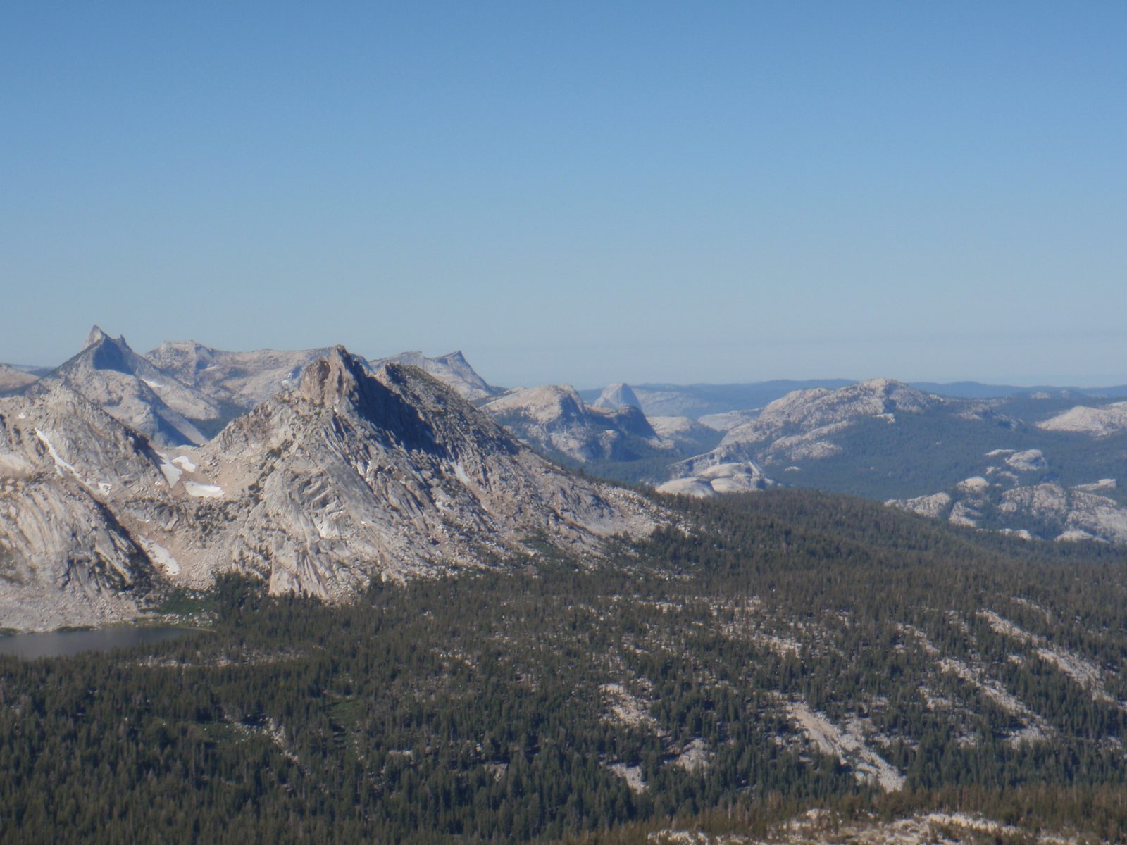 Slightly zoomed in on (from left to right) Cathedral Peak, Matthes Crest, Ragged Peak,...