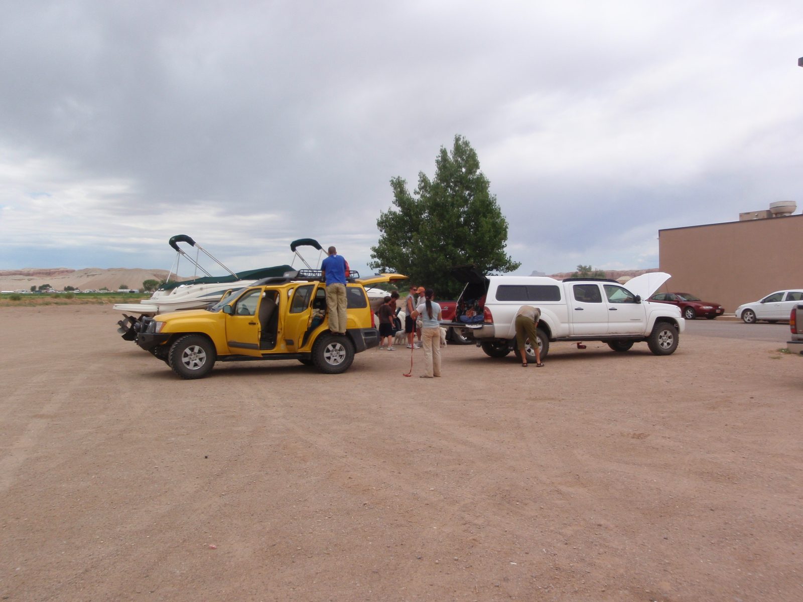 Sorting the cars for the trip(s) home. Joel and Turtle are headed for L.A. Andy and I drove back...