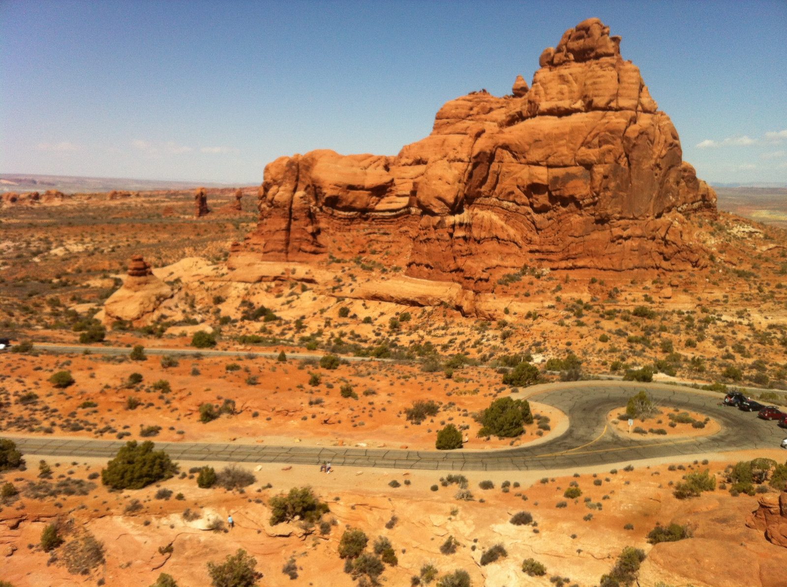 View of the parking/viewing area for Owl Rock from the top of it. Easy 3 minute approach made...