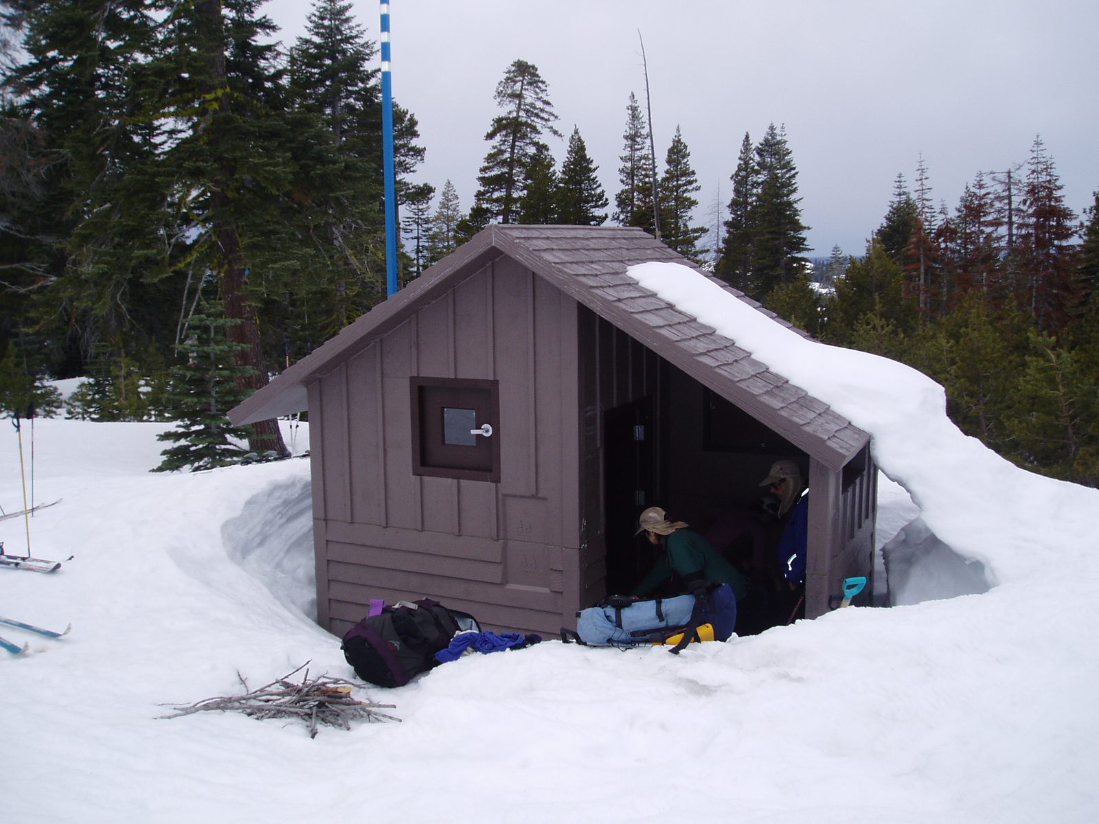 The Van Vleck emergency shelter, doubling as a lunch spot and relief from the wind on the way out.