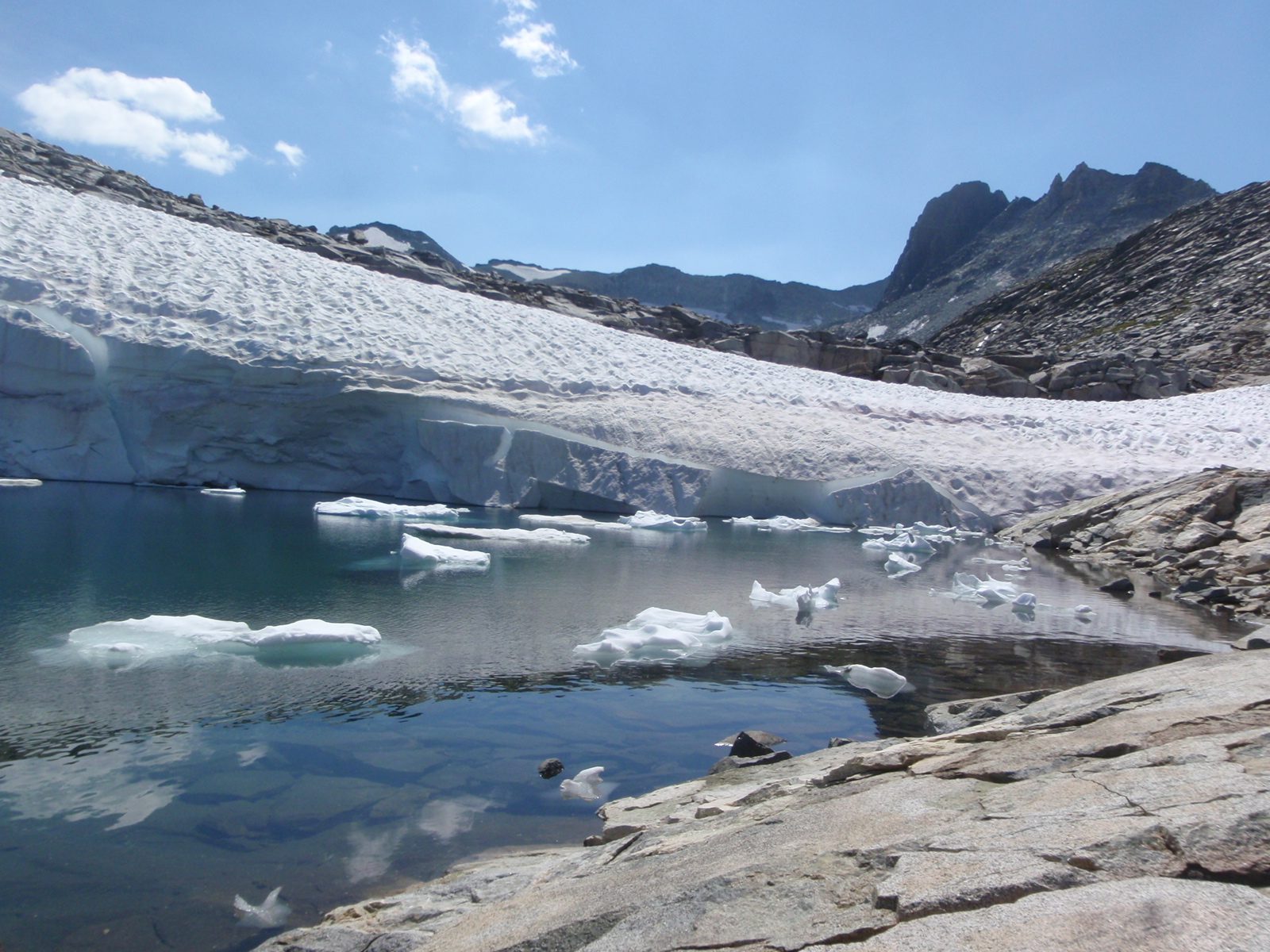 Looking back at the crag I had mistaken for Mt. Lyell (Lyell is now obscured) and the glacier...