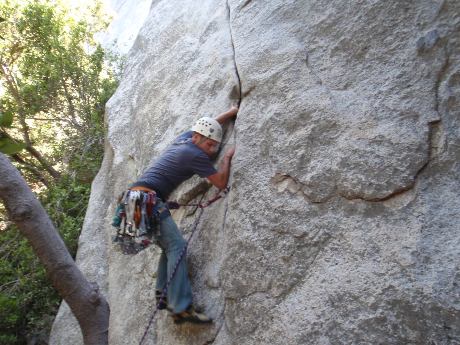 After breakfast we headed back to El Cap to do some cragging in the shade (it was hot! Already...