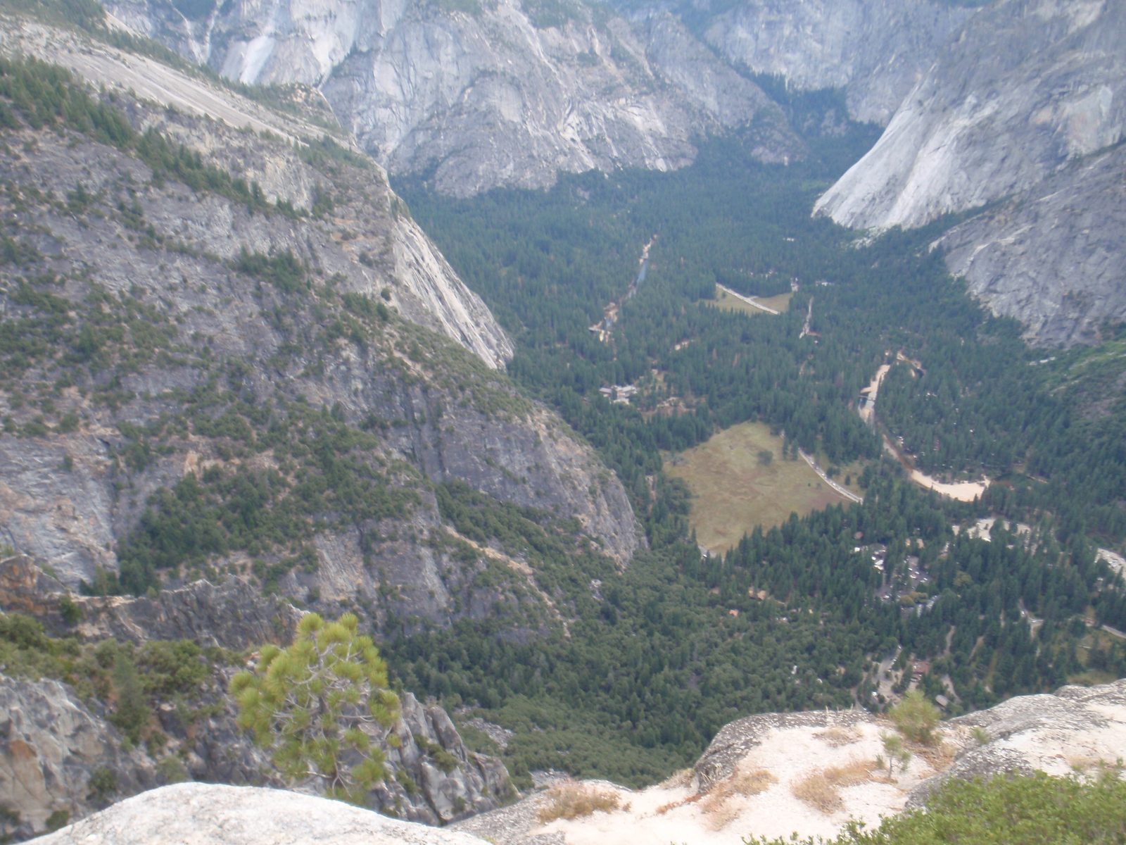 More views off the edge of Yosemite Point. Certainly a nice vantage point for looking all around.