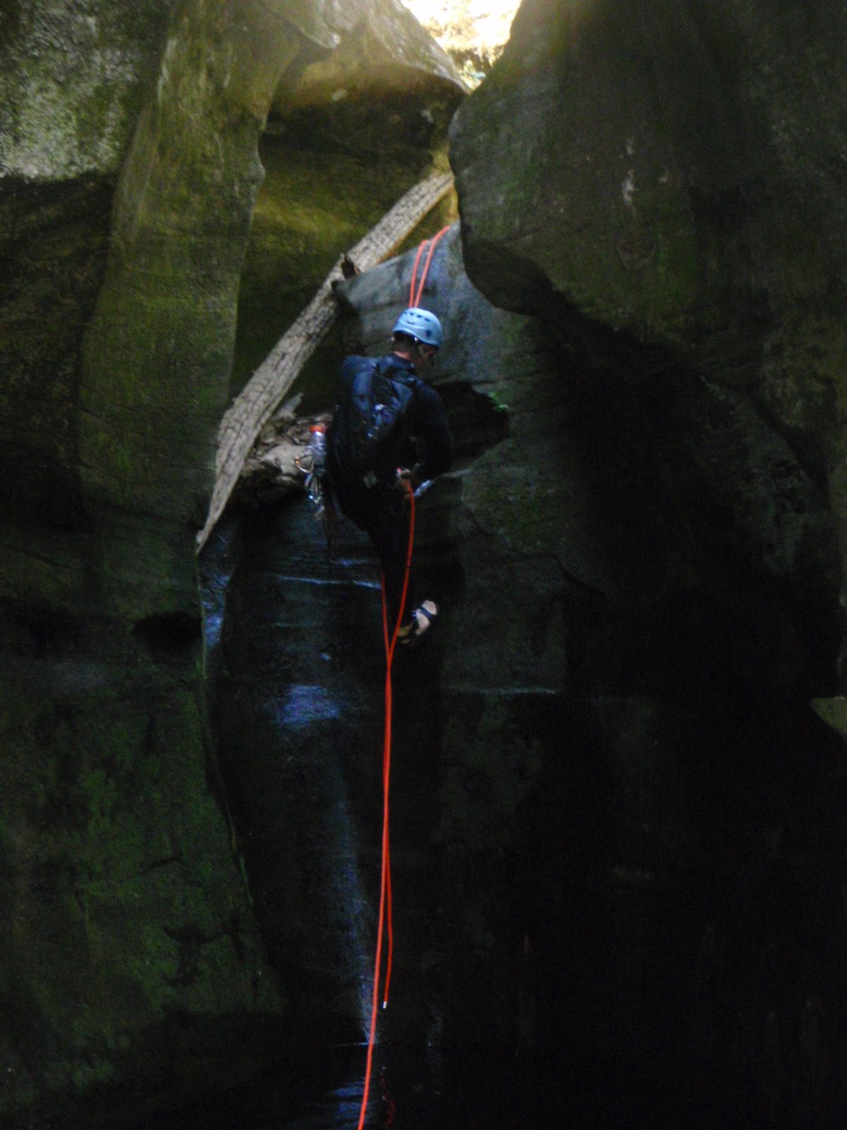 Mike on rappel.
