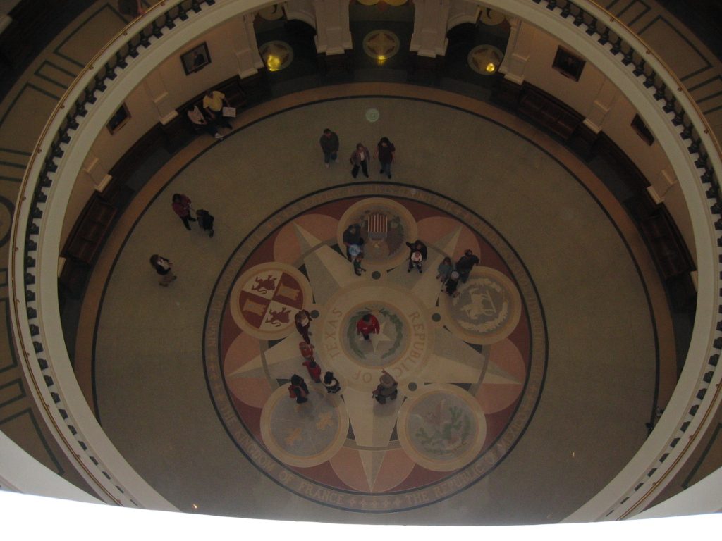 I just couldn't wait long enough for the capitol floor to be empty ... so here are some random people