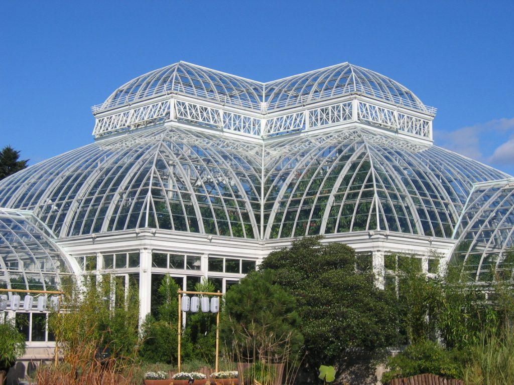 A view of one arm of the conservatory building.  The kiku exhibit was in the courtyard.