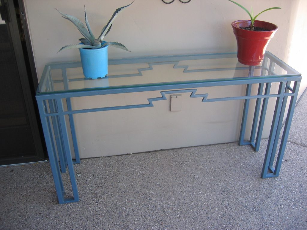 Detailing on the table ... which is quite heavy
