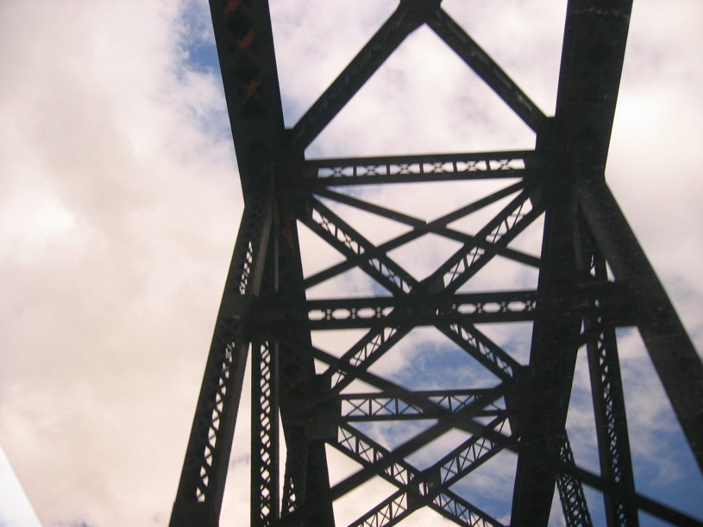 First of many poor bridge pictures, though it has a certain artistic quality.
