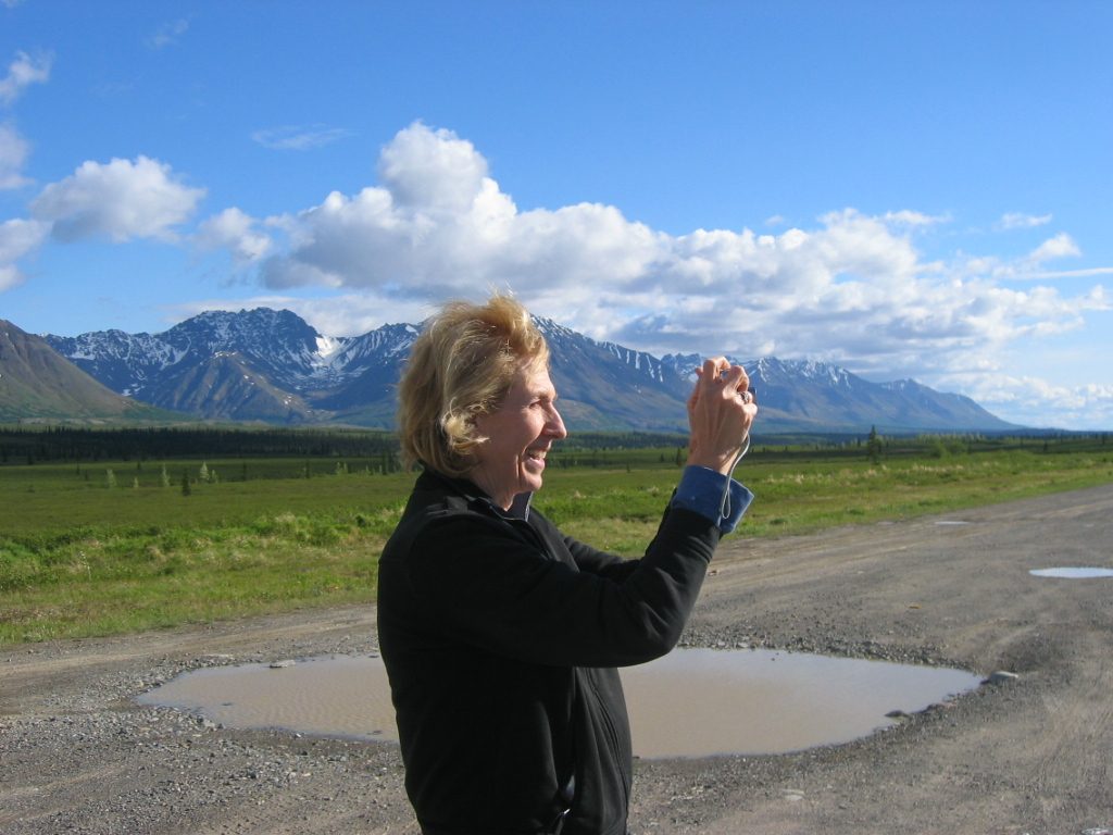 Aunt Judy getting "her" picture of MtMcKinley.