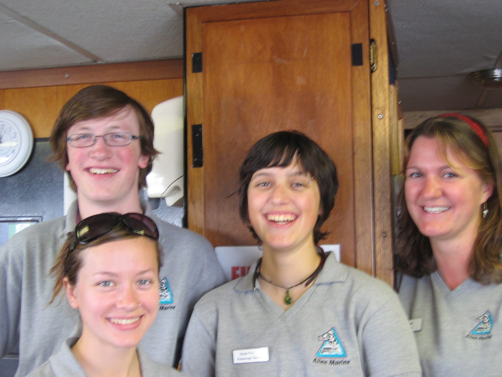 All together (still no captain).  The naturalist is the girl on the right.  She was so excited...