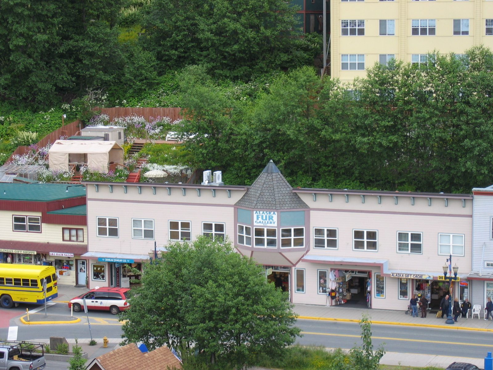A better view of main street ... the mountain starts rising directly behind it.