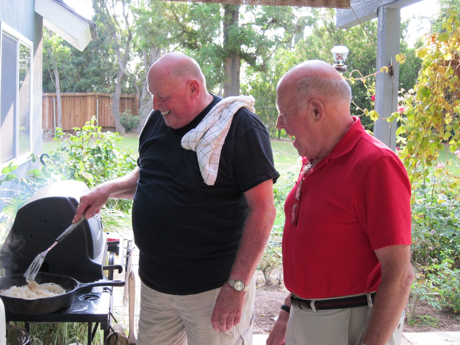Back to Yorba Linda for dinner at the Kearns'.  Jim cooking up some onions with Peter giving commentary.
