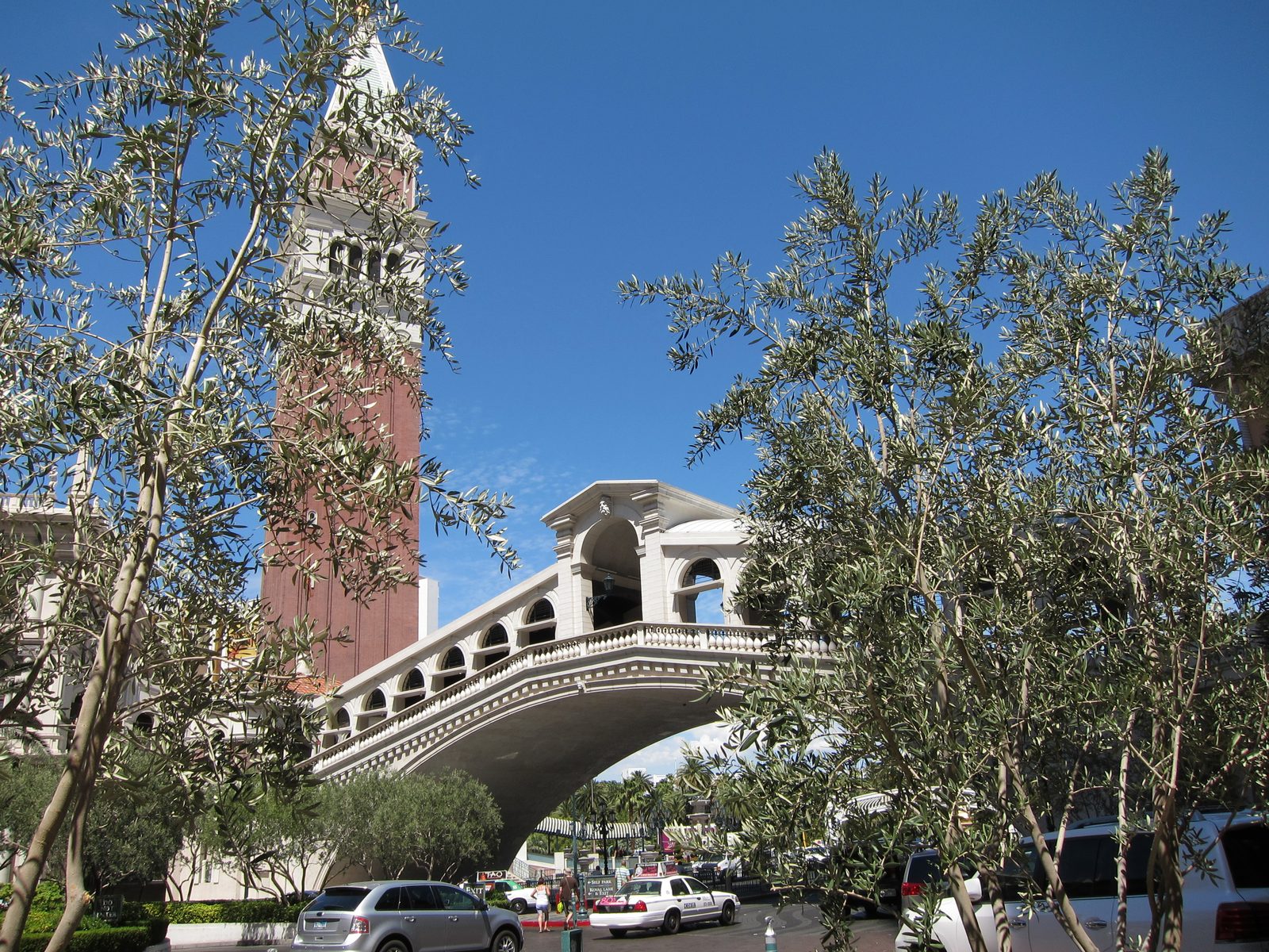 Next to the Bellatio is the Venetian, complete with a repro of the Rialto bridge and the...