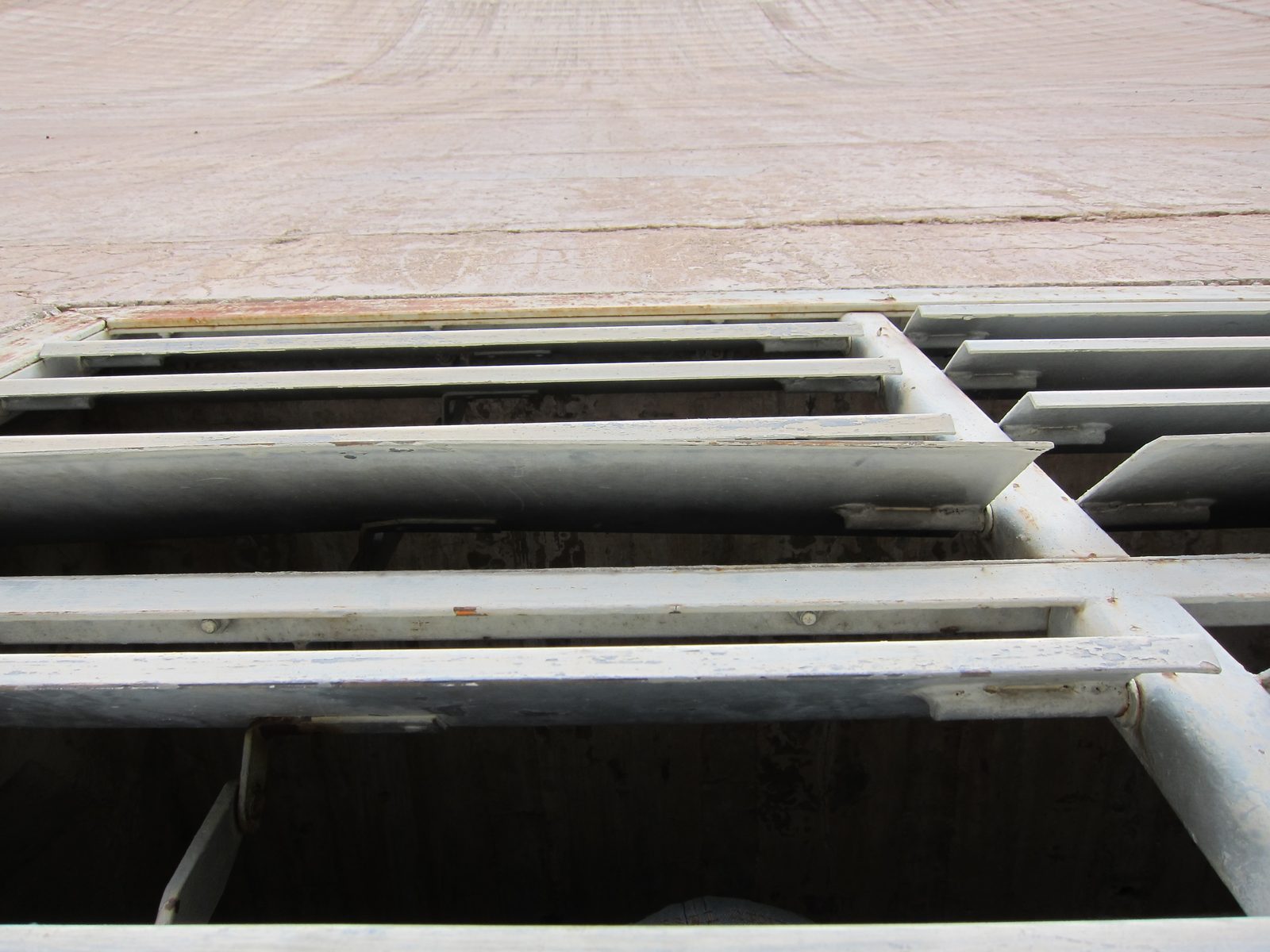 But this is a picture of the south face of the dam up to the sky. taken through the air vent...