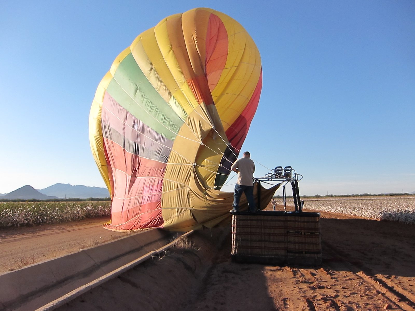 .. and start disassembling the balloon