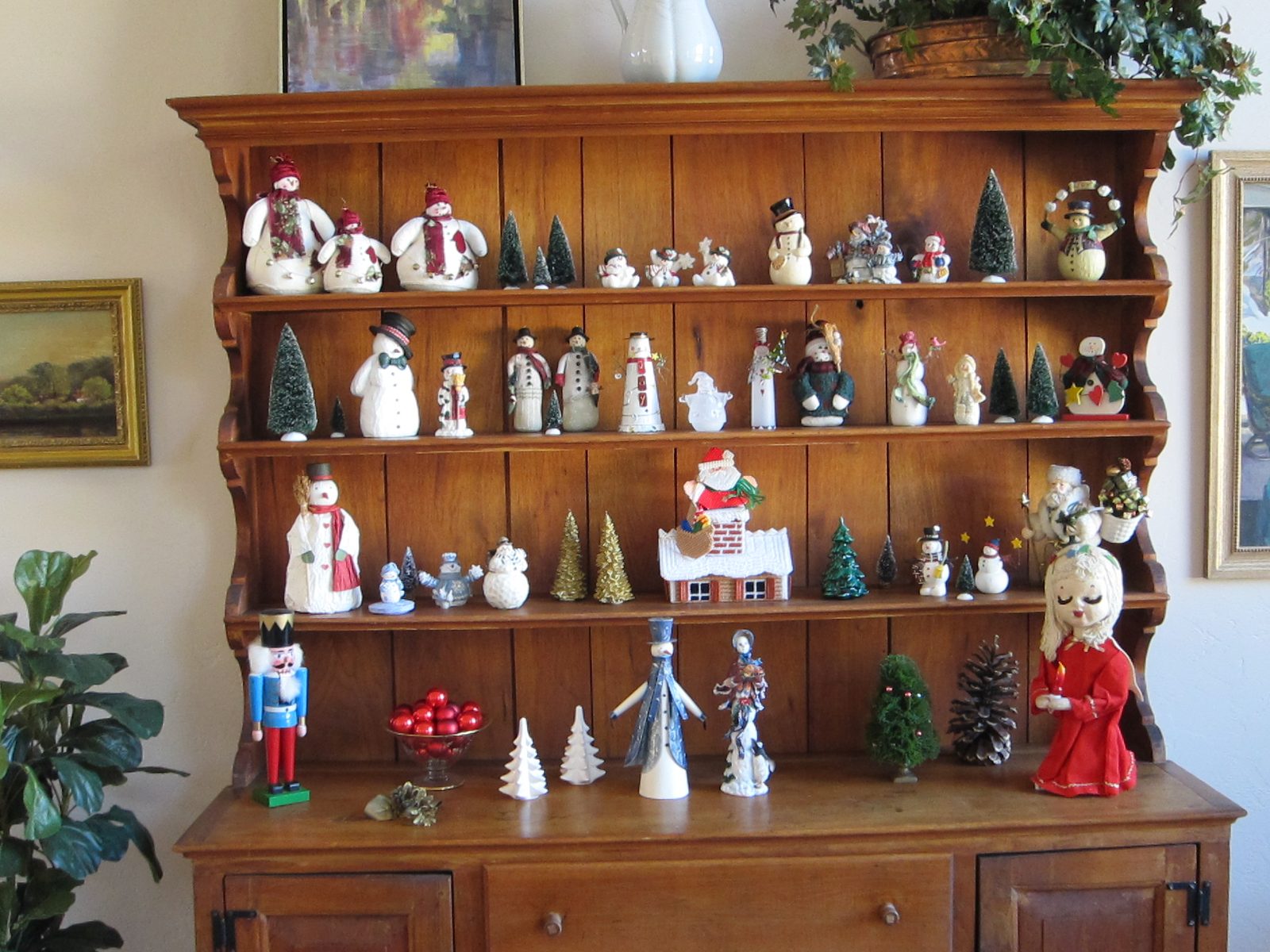 Snowman city.  I don't like that little silvery guy in the middle of the second shelf - right...