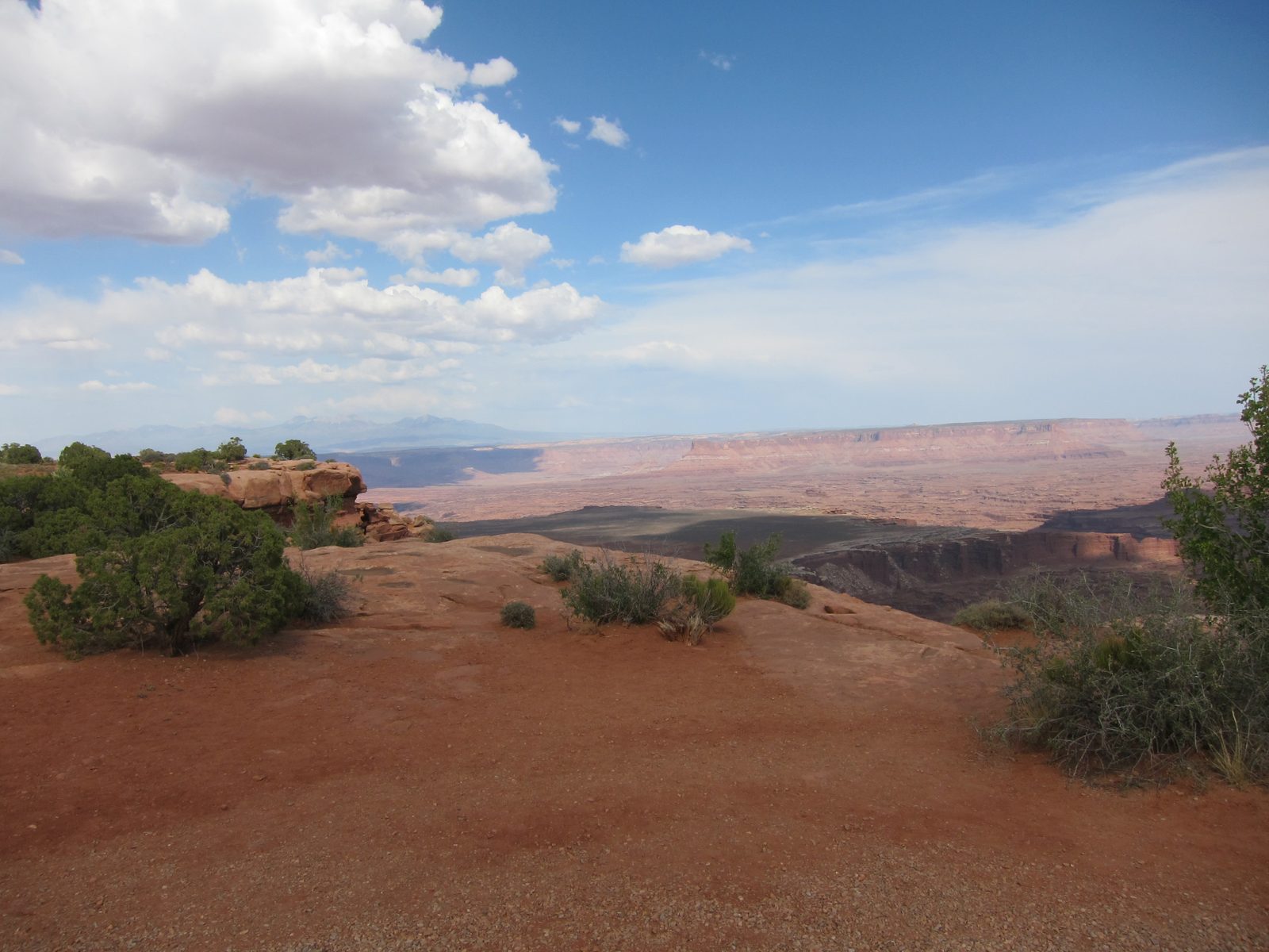 Canyonlands is huge:  337570 acres, or 527 square miles.  Feels even bigger
