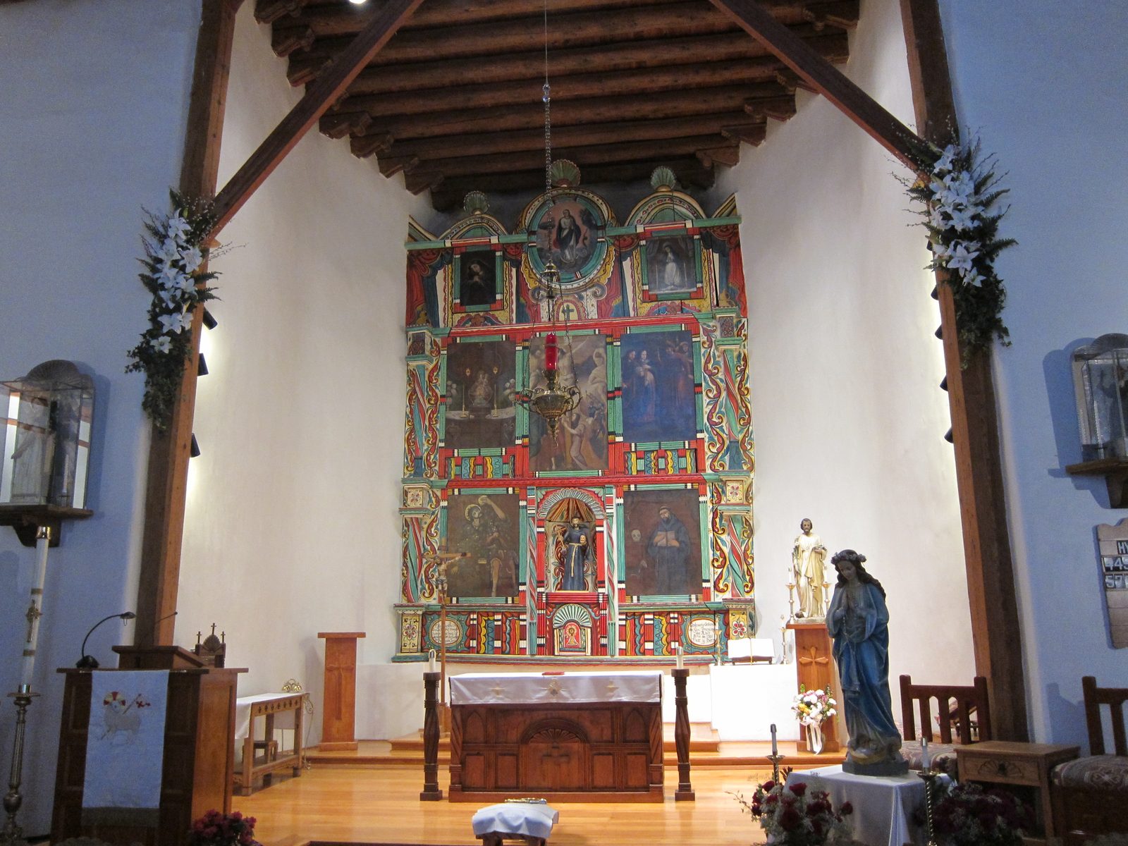 The painted redodo in the apse