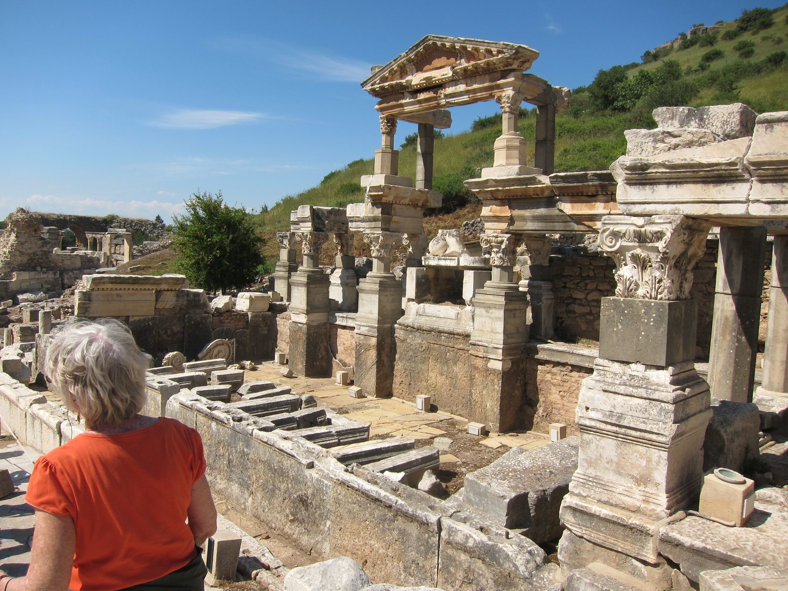 Ephesus appeared to be in a valley between two pretty high hills that were fortified ... check...