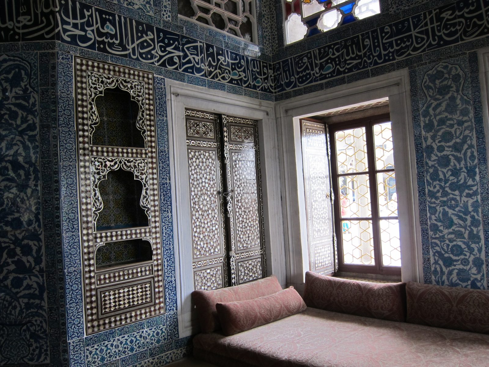 A little room designated as a library ... looked like a charming place to while away the hours.