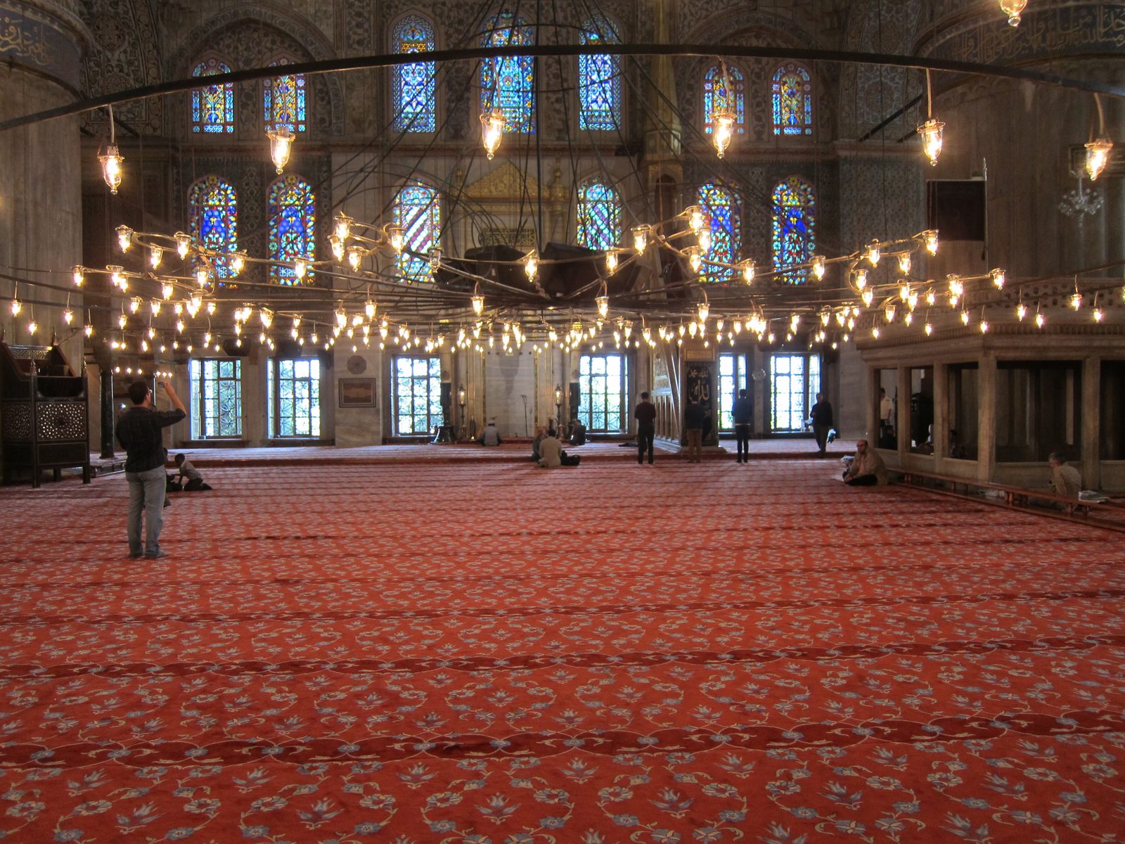 Except this is the interior of the Blue Mosque ... hmmmm .... maybe we walked by the other on...