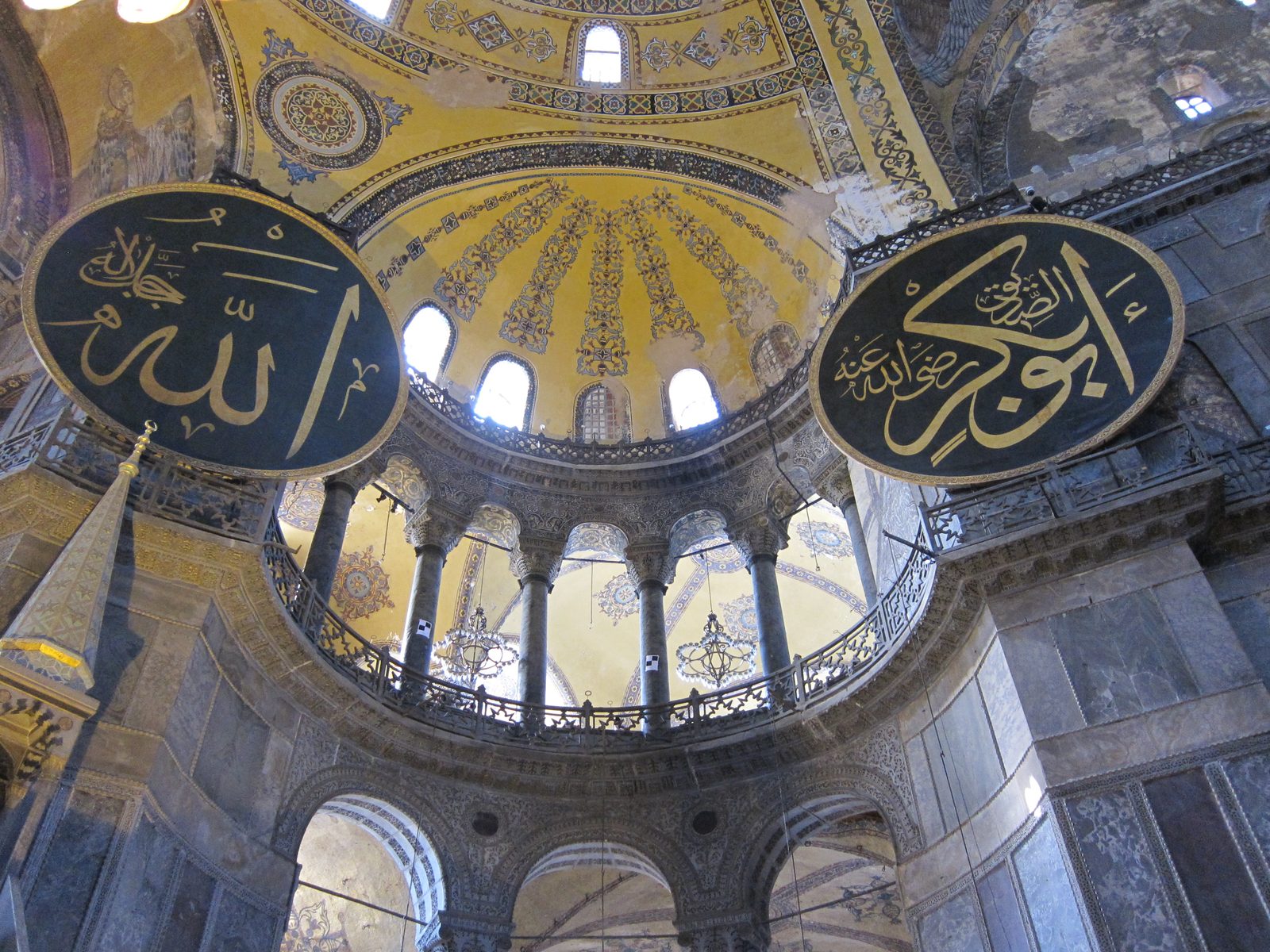 Now, this is the inside of the Aya Sofia.  Thee are four such discs, one in each corner.  They...