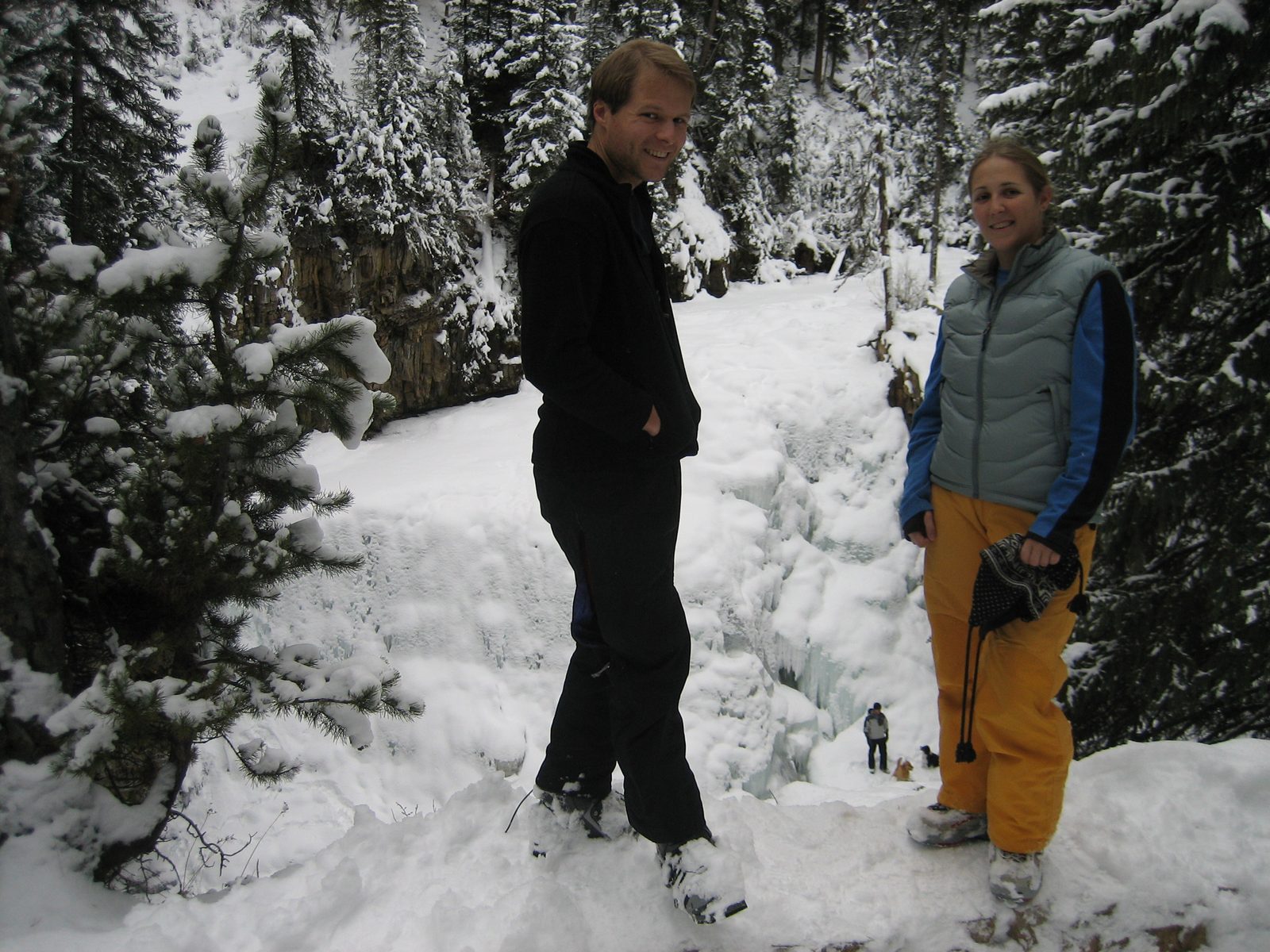 John and Catherine with the Falls between/behind them.