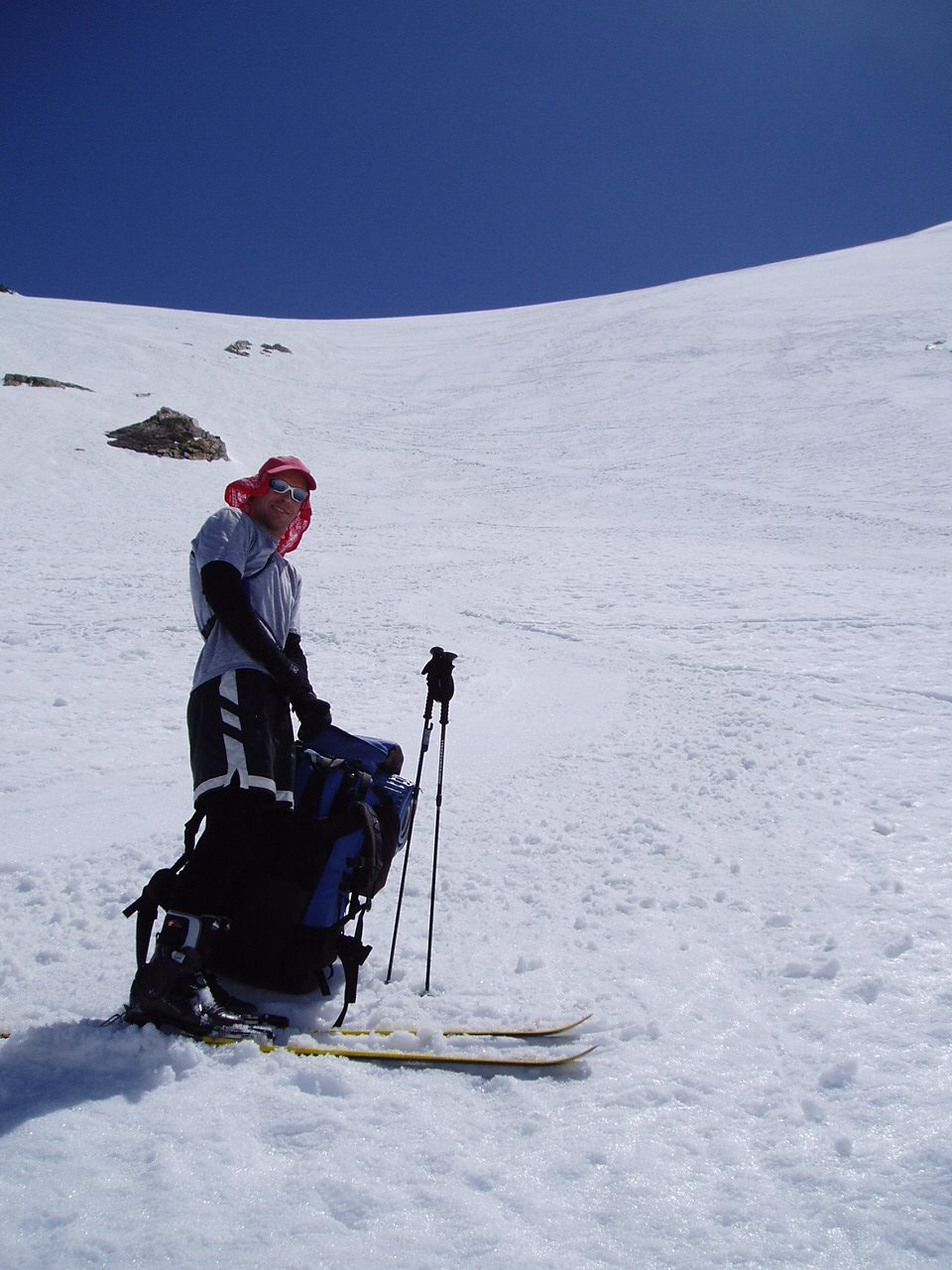 Erik having skiied down from Glen Pass.