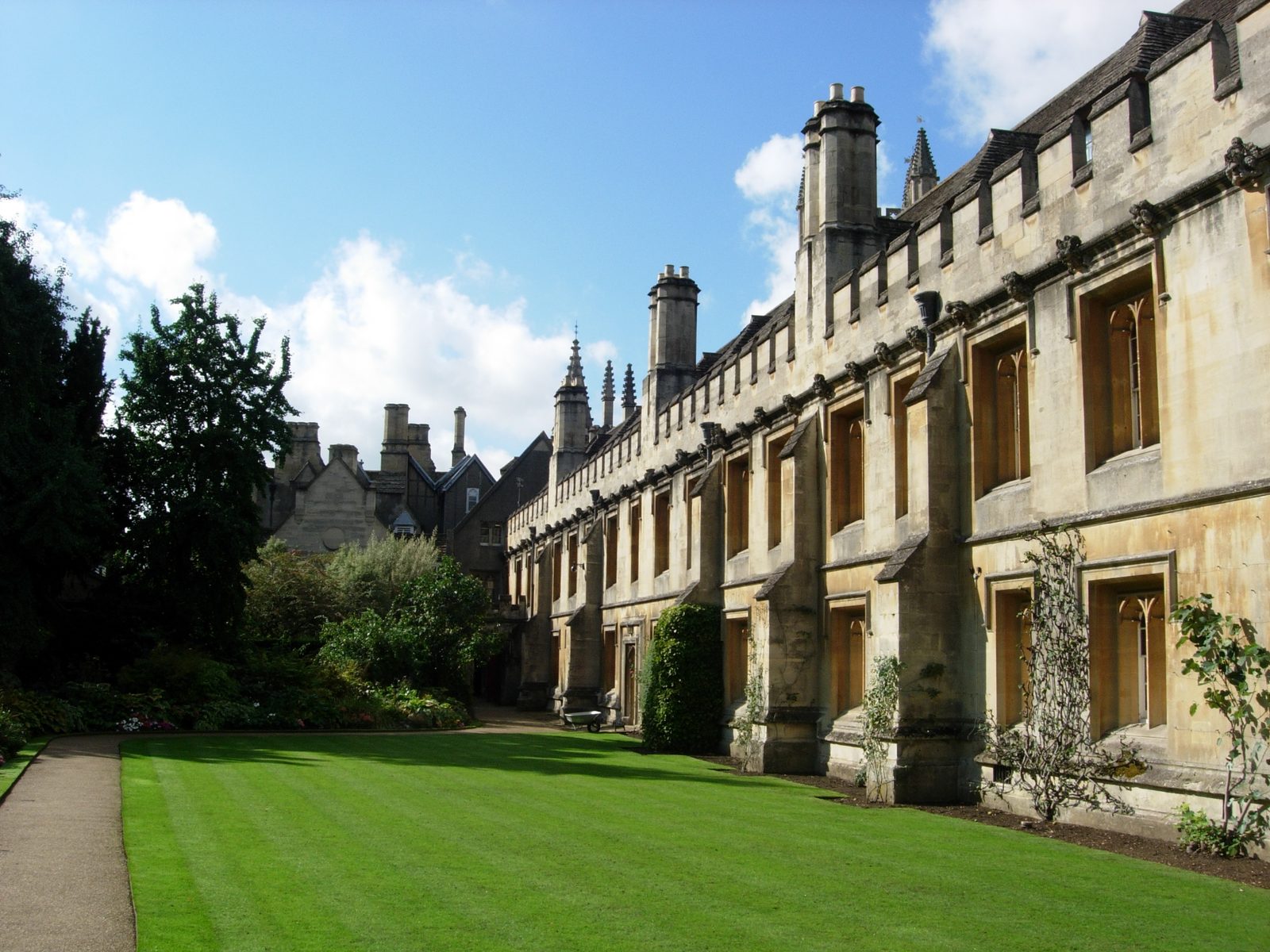 View back towards the exterior wall of the cloisters. The New Building is to my back.