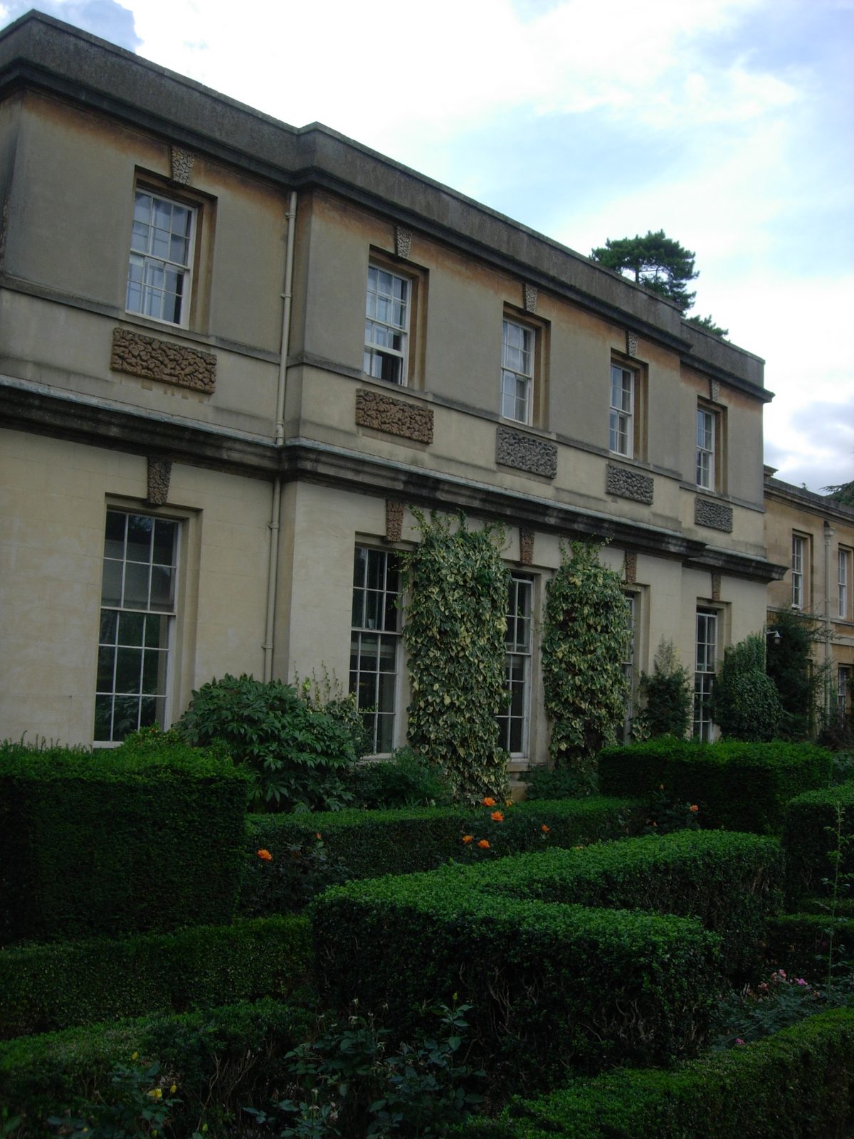 The Daubeny Building, which Magdalen owns. The Botanic Garden is on the other side.