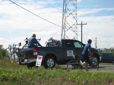 SAG vehicle, full of bikes (though I'm not sure where...