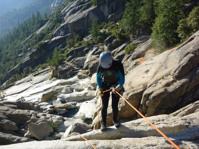 Monica on rappel.