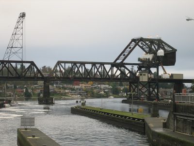 Weird drawbridge (I assume)-like structure in the sound.
