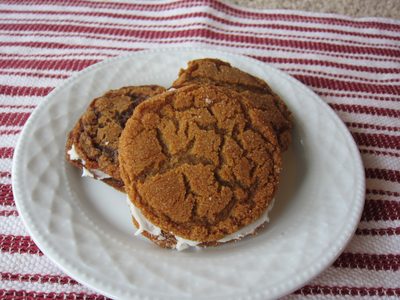 Ginger cookies with lemon filling... not very prettily...