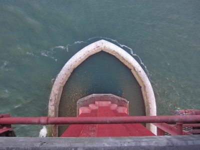 I'd never noticed this dam around the pier of the Golden...
