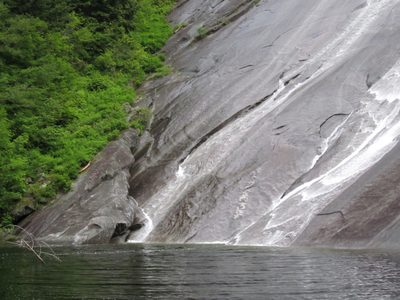 One corner of the falls.