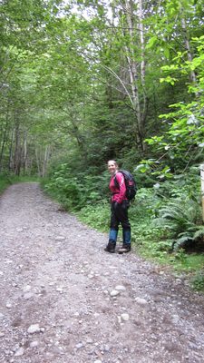 Hiking from the parking lot to the start of the Mailbox...