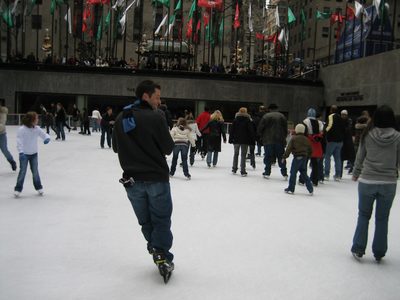 Jay skating through the crowds