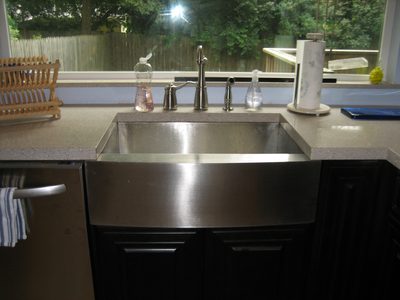Apron farm sink and faucet